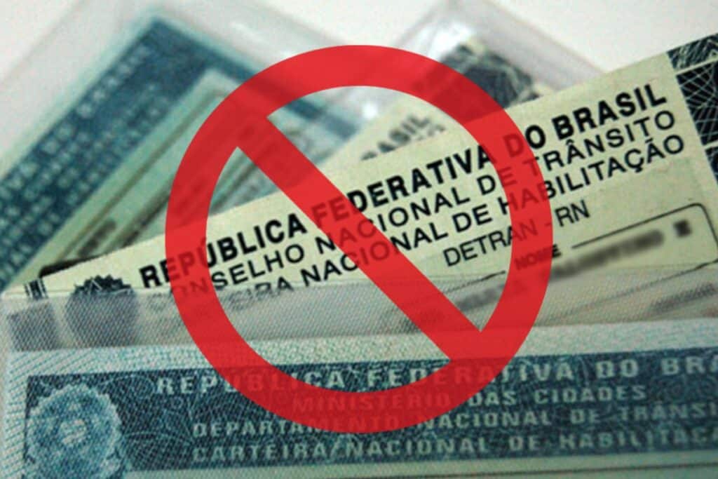 Carteira de habilitação bloqueio, aviso circular vermelho, proibição.